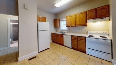 Building Photo - 242 E 18th Ave