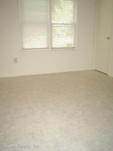 Building Photo - 721 Dorothea Dr