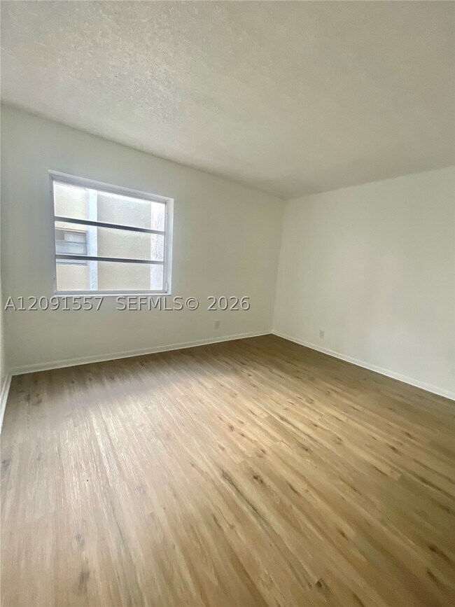 Foto del edificio - 636 NW 13th St