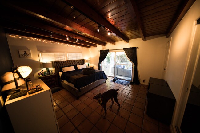Foto del edificio - 5711 Rhea Ave