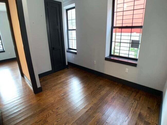 Building Photo - 703 Rogers Ave