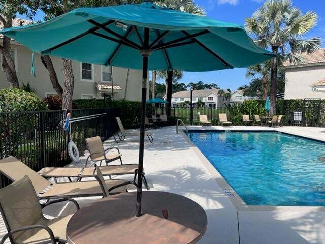Foto principal - 1062 Woodfield Rd