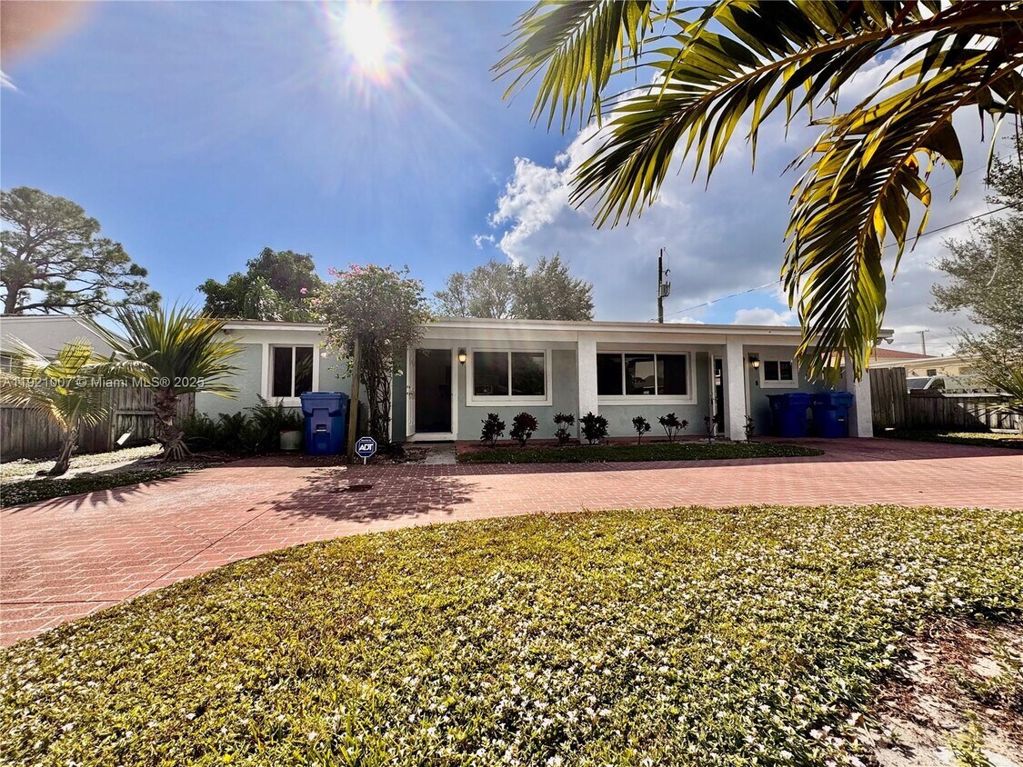 Primary Photo - 112 Milton St