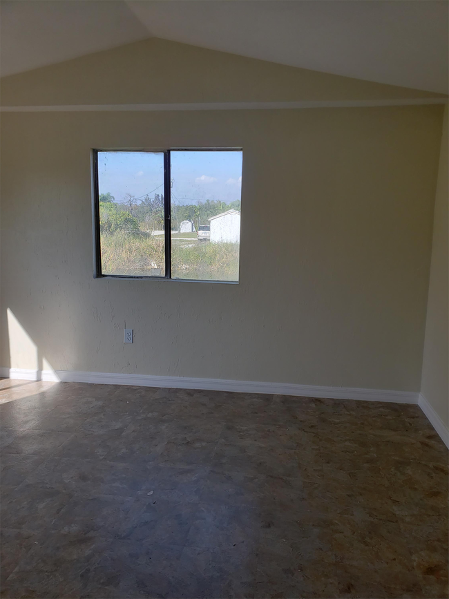 Building Photo - 980 Auto Ranch Rd
