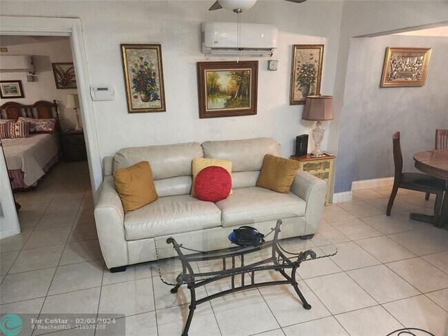 Foto del edificio - 1597 NE 53rd Ct