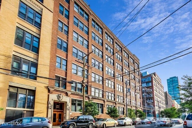 Building Photo - 913 W Van Buren St