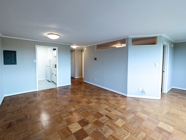 Sunny Top-Floor Junior 1BD Condo Near Down... - Sunny Top-Floor Junior 1BD Condo Near Down...