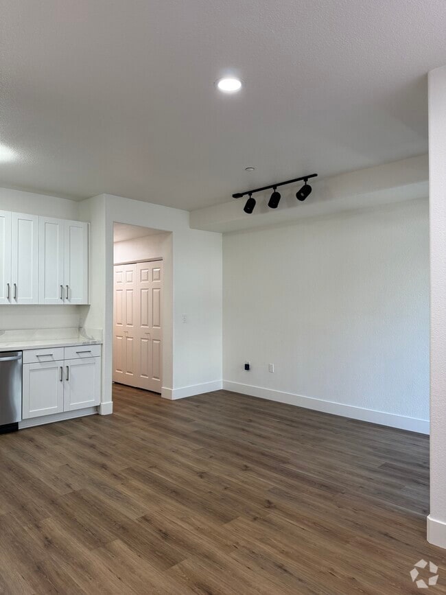 Building Photo - 1121 40th St