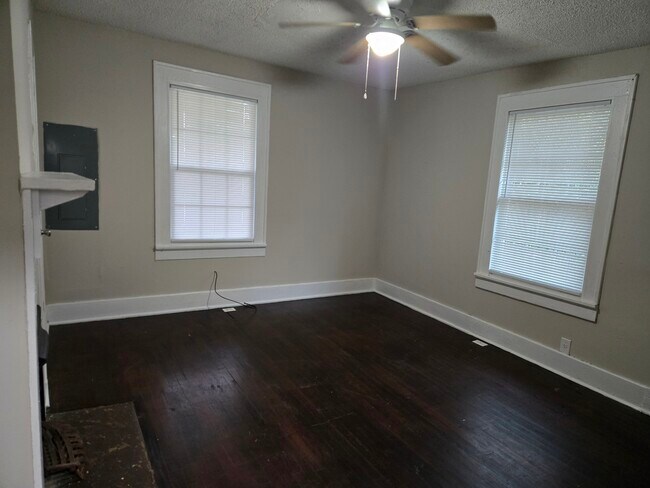 Foto del edificio - 1939 Haynie Dr