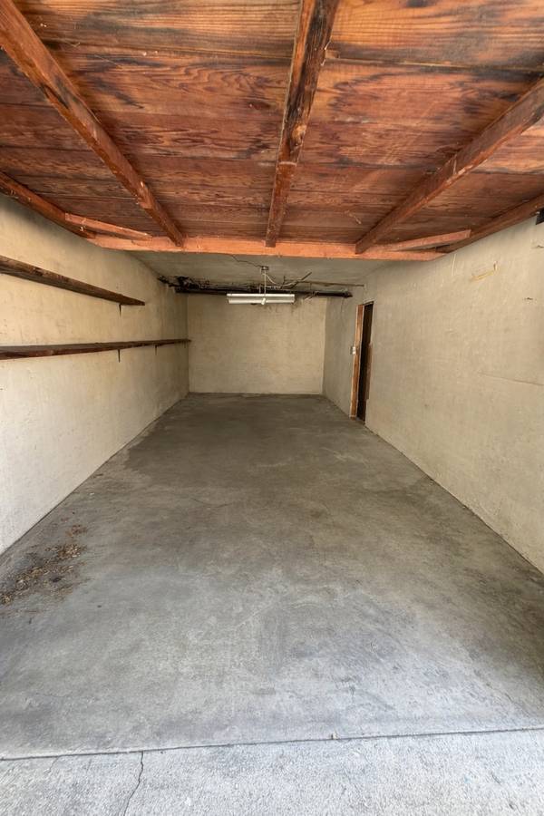 Foto del edificio - 8569 Rugby Dr