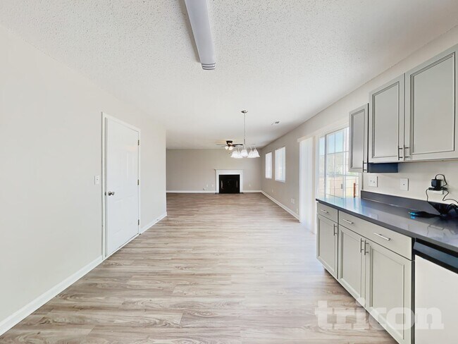 Building Photo - 1135 Edinburgh Dr