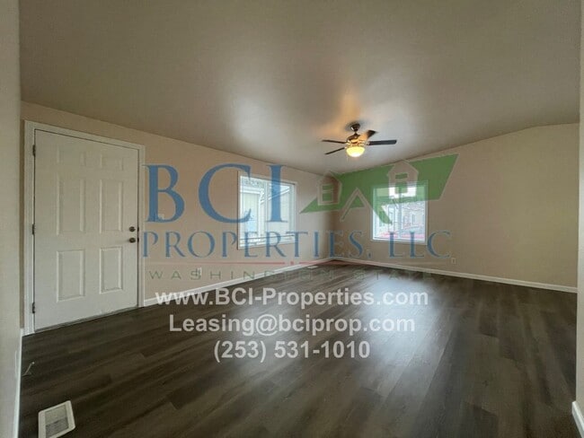 Building Photo - 3 BEDROOM, 2 BATH AVAILABLE $1795.00
