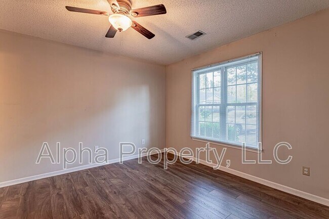 Building Photo - 423 Golden Leaf Ln