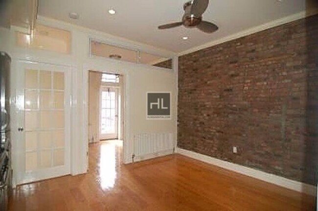 Foto del edificio - East 1st Street