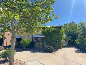 Building Photo - 820 Vassar Dr NE