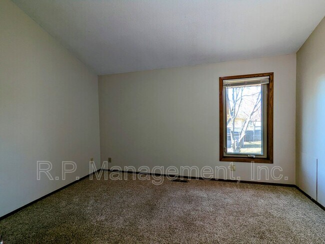 Foto del edificio - 9203 Ranchview Ln N