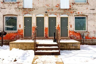 Building Photo - 708 Mills St