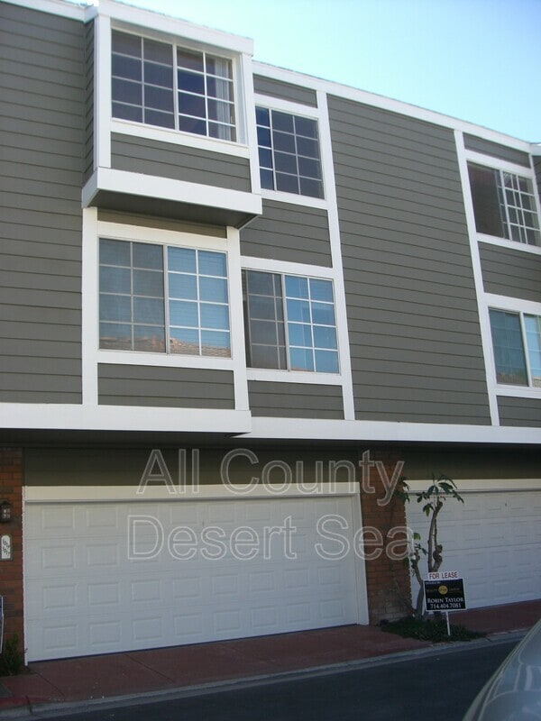 Building Photo - 3017 Croyden Bay