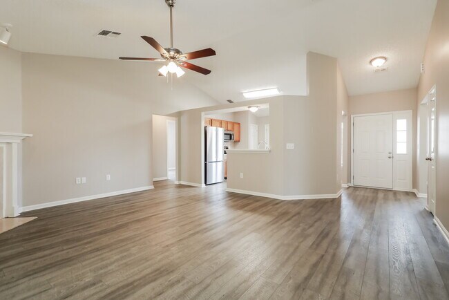 Building Photo - 2081 Frogmore Dr