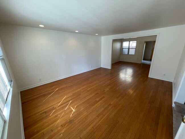 Building Photo - 454 Olive Street