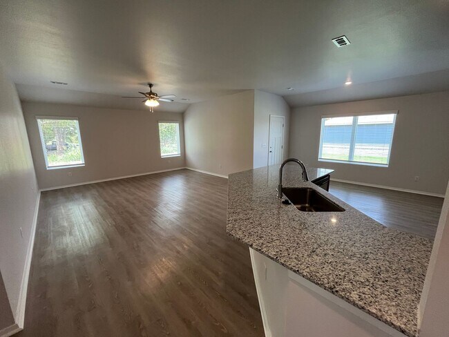 Foto del edificio - BRAND NEW Four Bedroom | Two Bath Home in ...