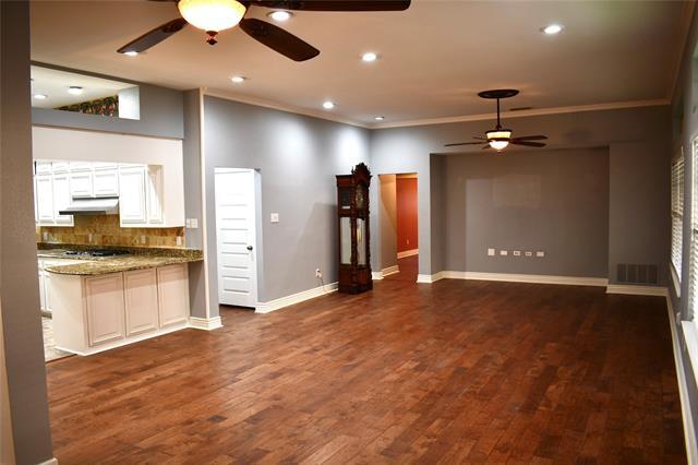 Foto del edificio - 908 McCoy Dr