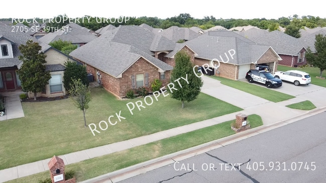 Building Photo - 2705 SE 39th St