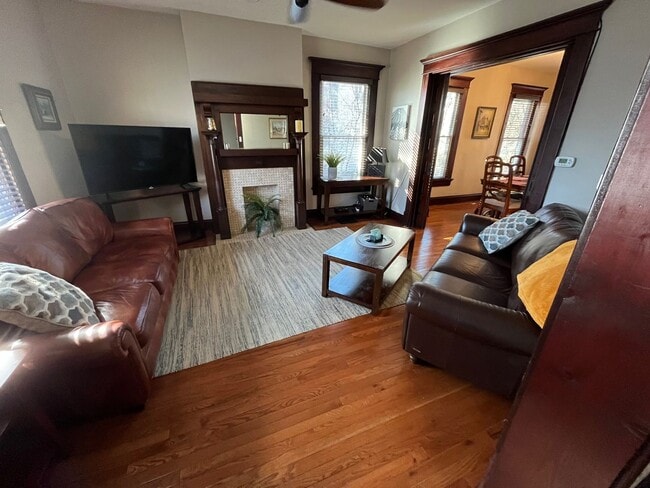 Foto del edificio - 70 W Starr Ave