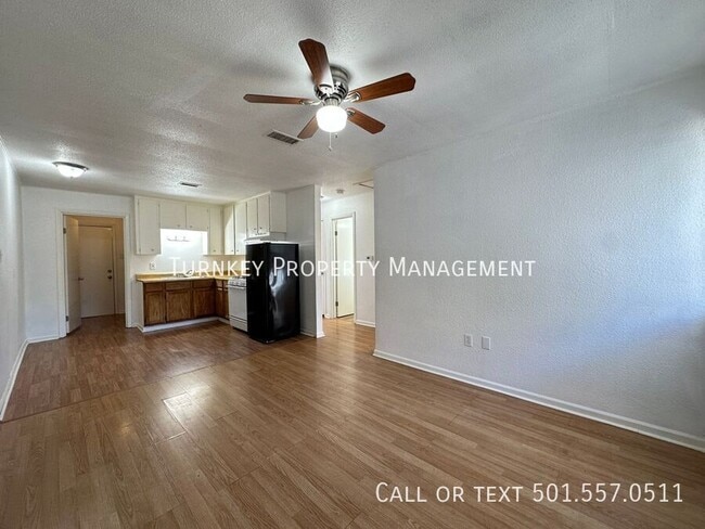 Building Photo - 204 Smart St