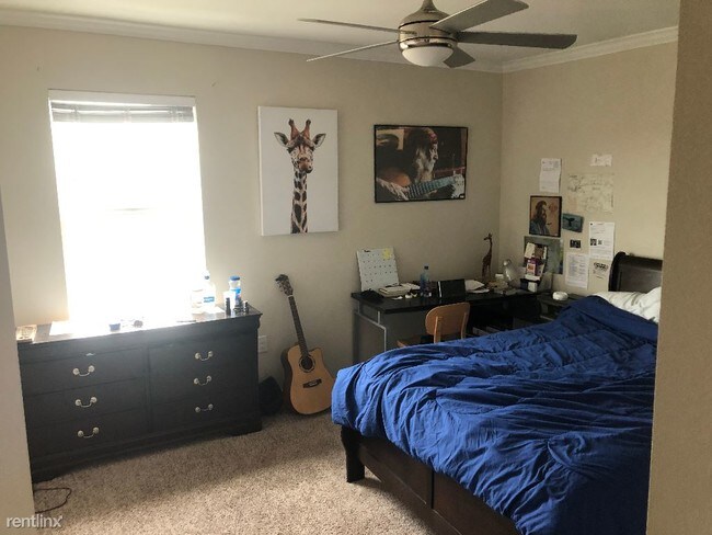Foto del edificio - 1 br, 1 bath Apartment - 2414 San Gabriel St.