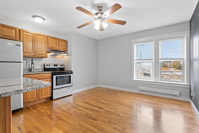 Building Photo - 7450 N Greenview Ave