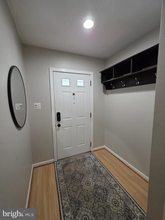 Foto del edificio - 8140 Drayton Ln