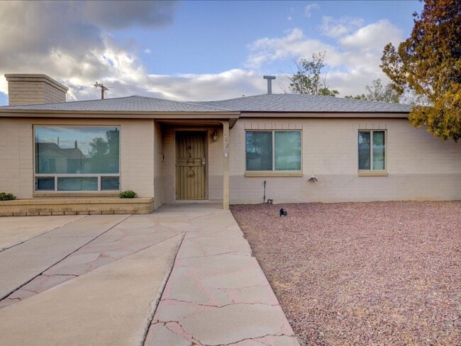Building Photo - 2 Bedroom 1 Bathroom