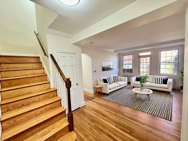 Building Photo - 4024 Calvert St NW