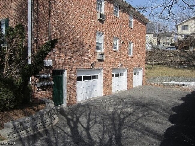 Building Photo - 30 West St