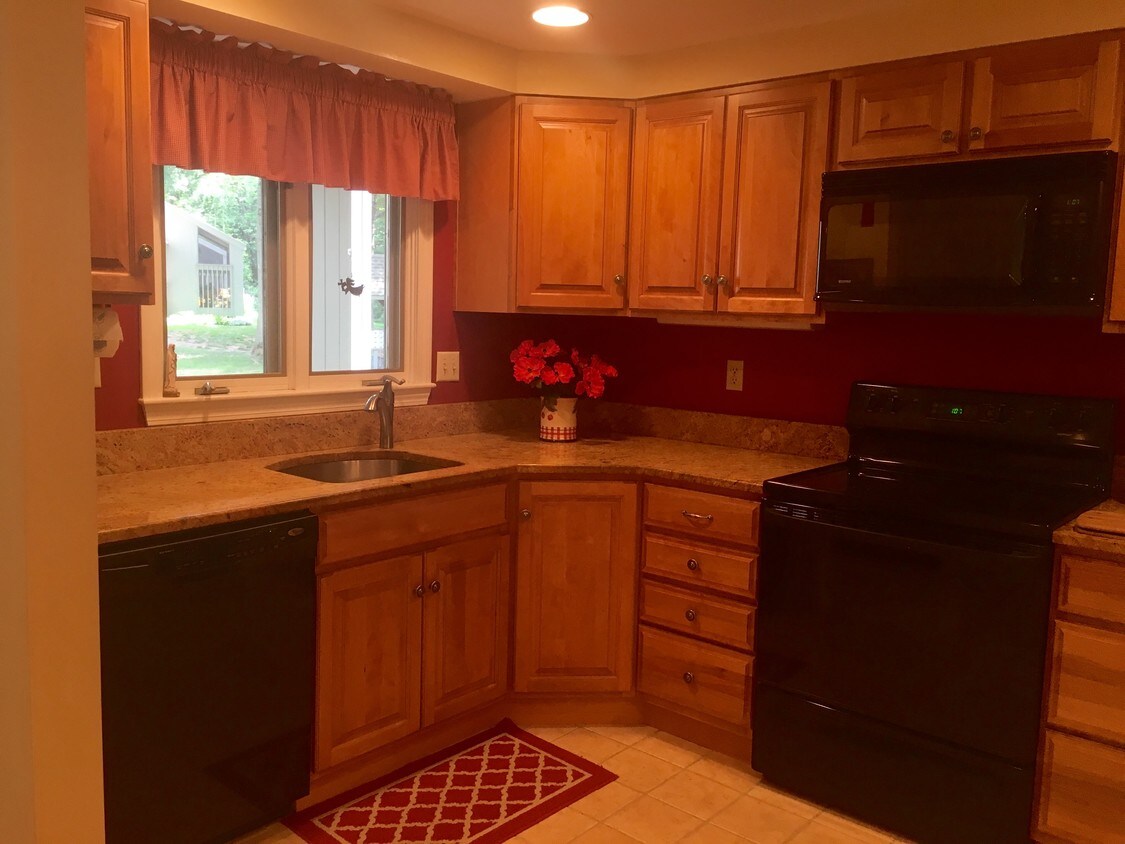 21 Brookside Dr Unit Salt River Condos, Stratham, NH 03885 Condo for