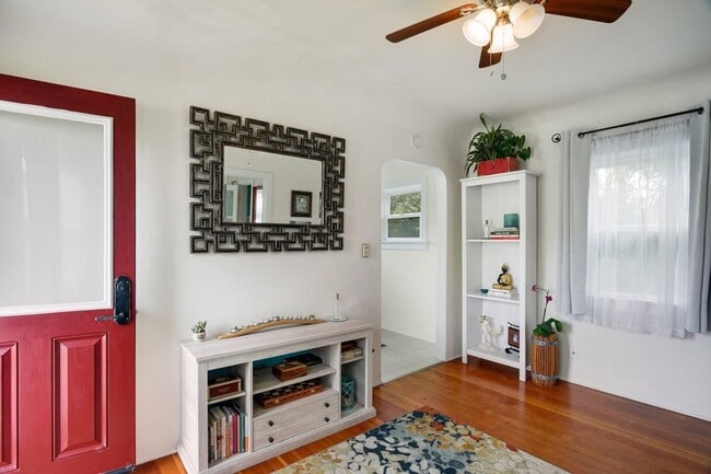Building Photo - 1 bedroom 1 bath cottage for rent in Kensi...