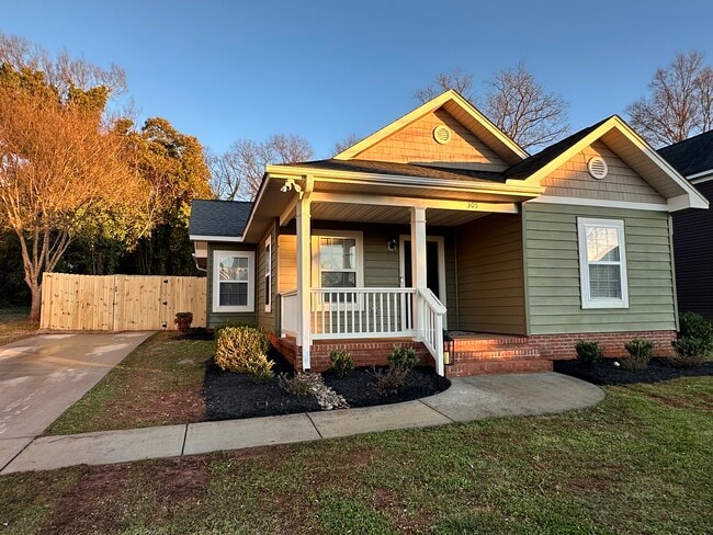 Foto del edificio - 305 S Calhoun St