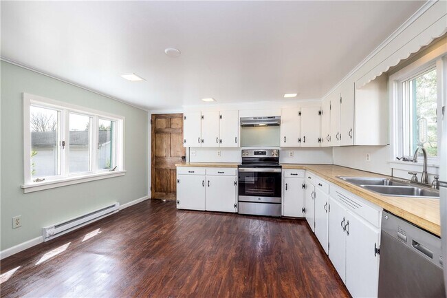 Foto del edificio - 1253 Fairport Rd