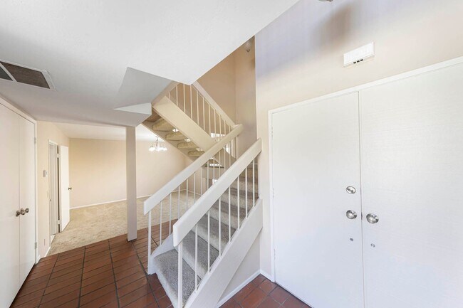 Building Photo - 4 Bedroom Irvine home