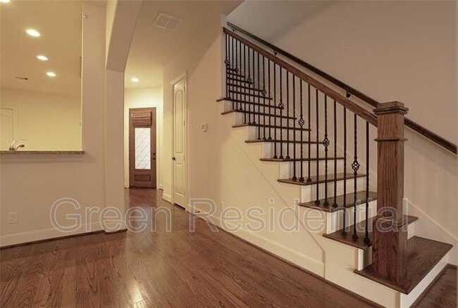 Building Photo - 1540A Lawrence St