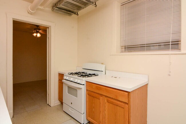 Building Photo - 4349 N Wolcott Ave