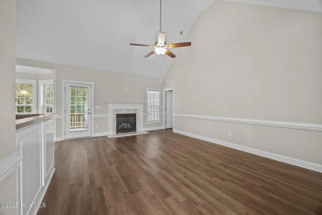 Building Photo - 1013 Sebring Dr