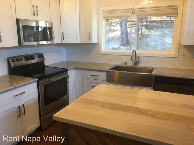 Building Photo - 3 br, 2.5 bath House - 1901 Foothill Blvd