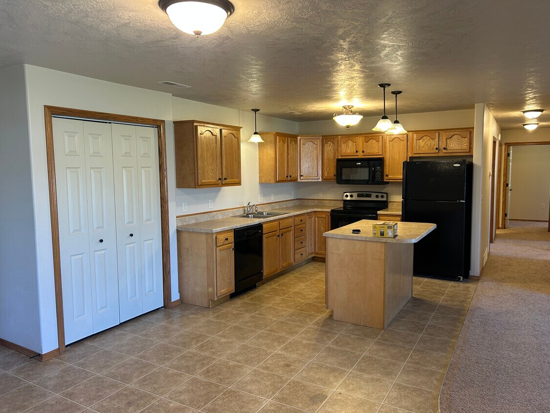 Foto principal - 3808 W 93rd St