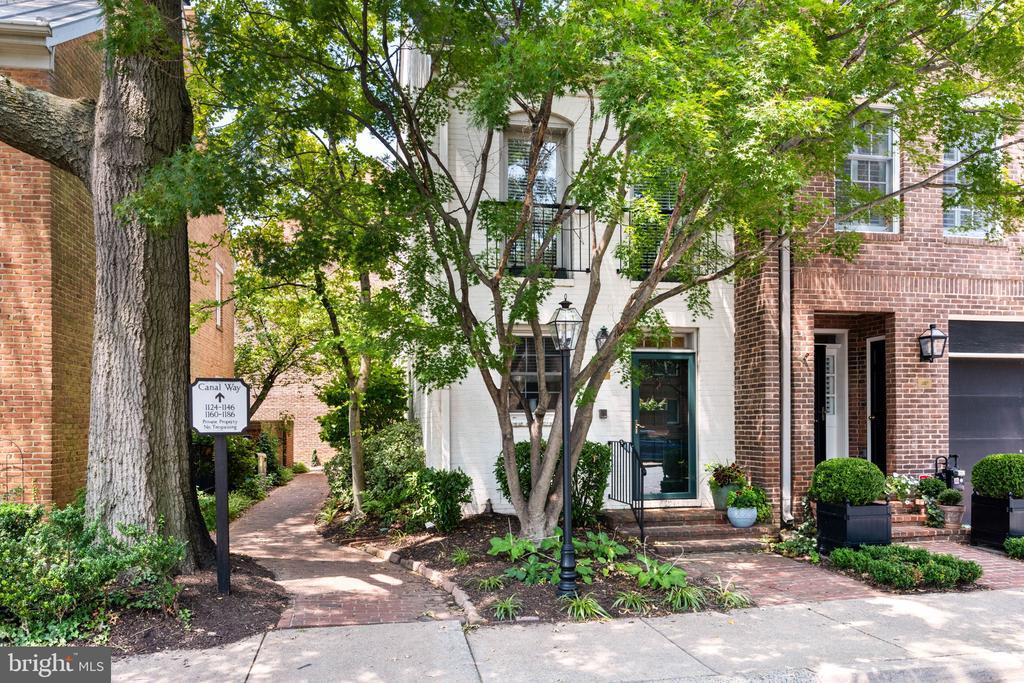 Primary Photo - 1110 N Pitt St