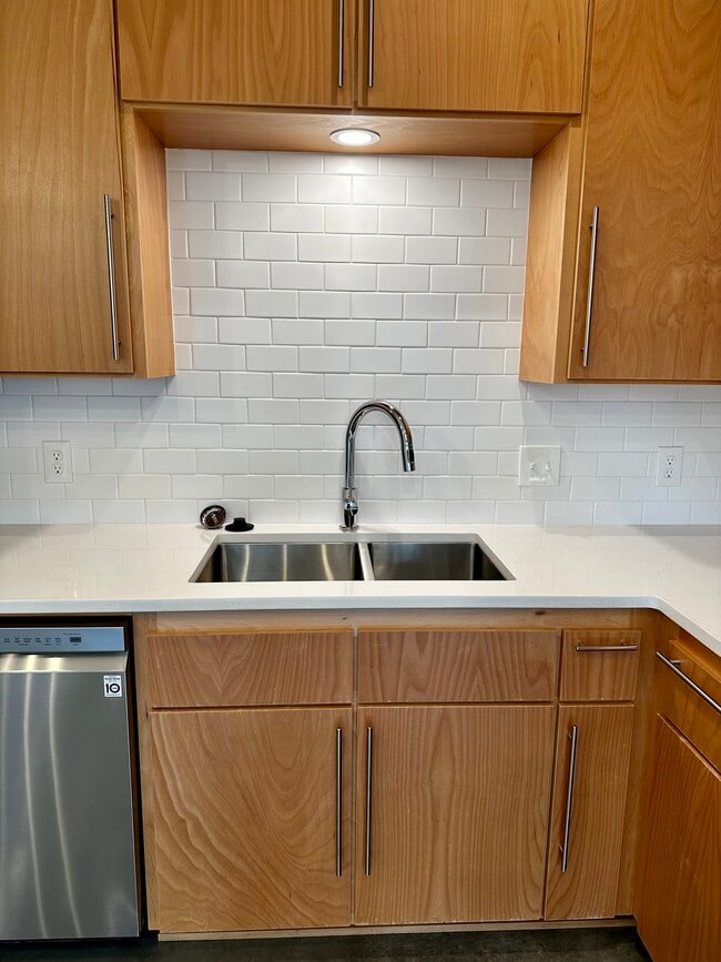 Building Photo - 101 Hamilton Pl