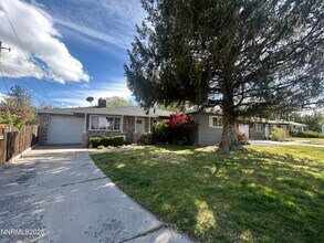 Building Photo - 1250 Charles Dr