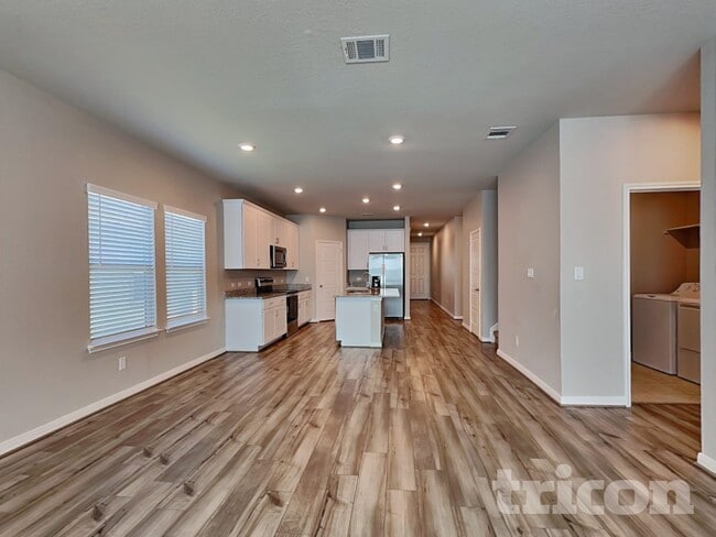 Foto del edificio - 13630 Paxton Blvd