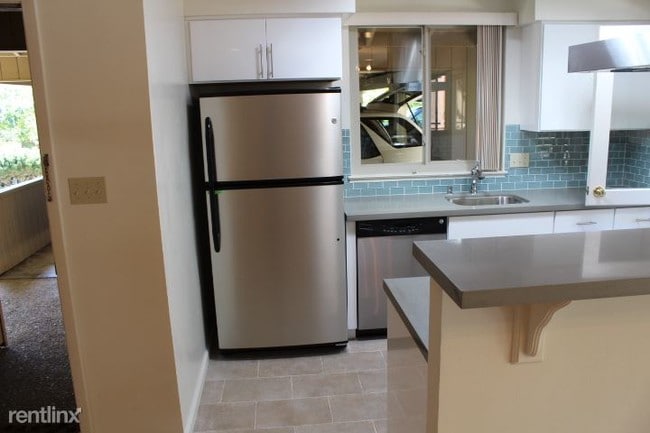 Building Photo - 2 br, 2 bath Apartment - 2057 Donald Dr